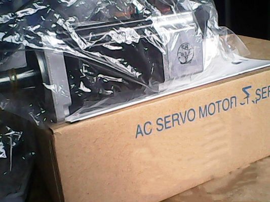 Yaskawa SGML-04AF14 AC SERVO MOTOR 200V 2.6A 400W 3000RPM NEW